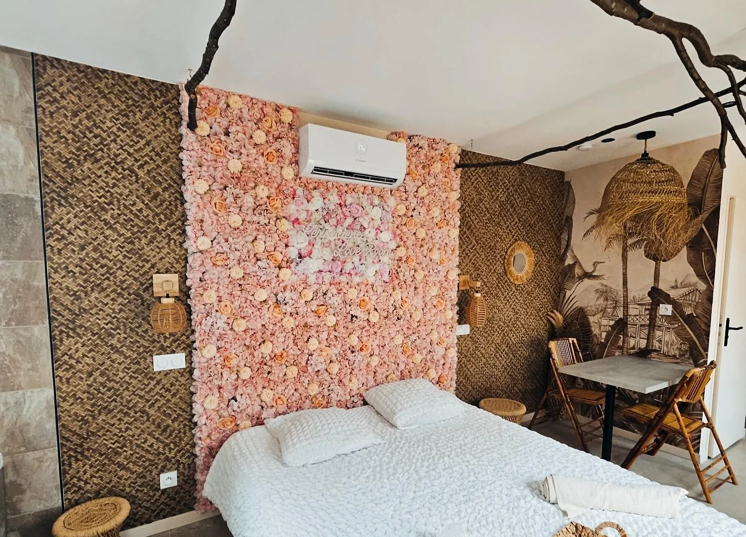 L'Experience Love Room Saint-Jean-Bonnefonds 0*,