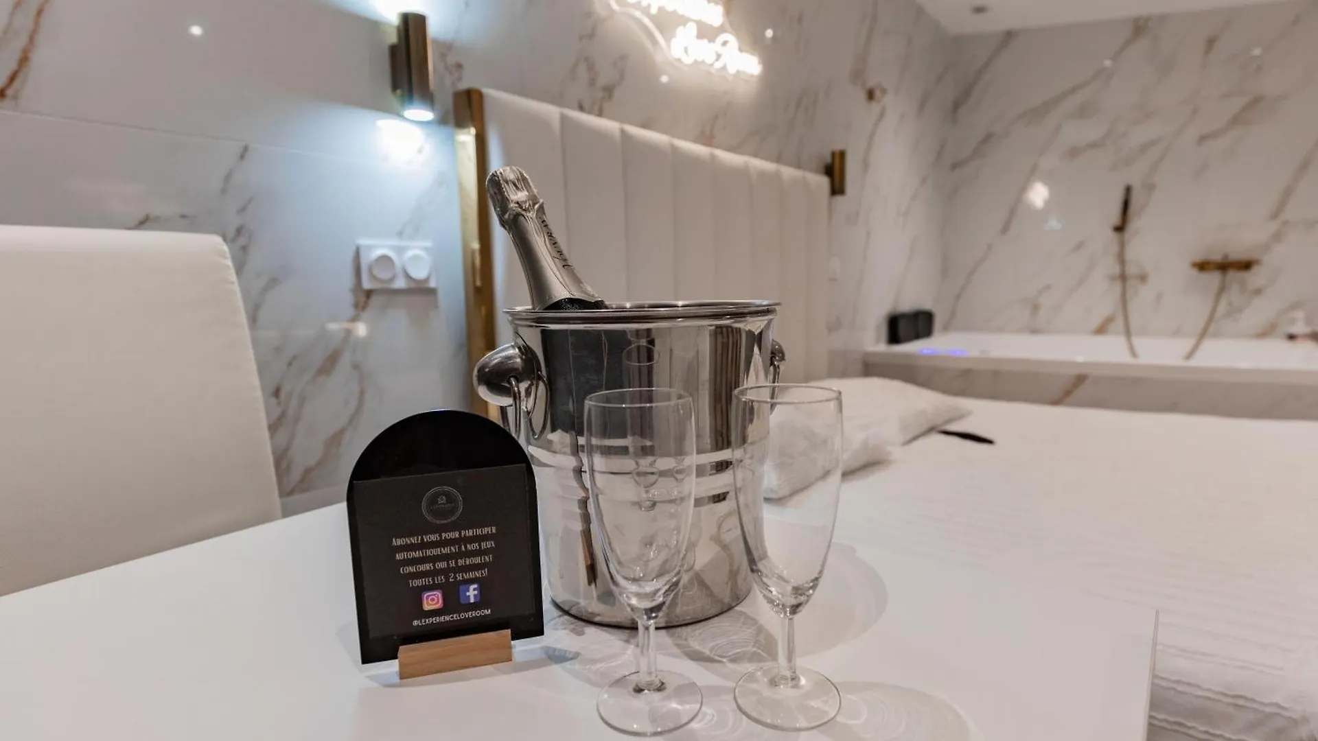 L'Experience Love Room Saint-Jean-Bonnefonds 0*,