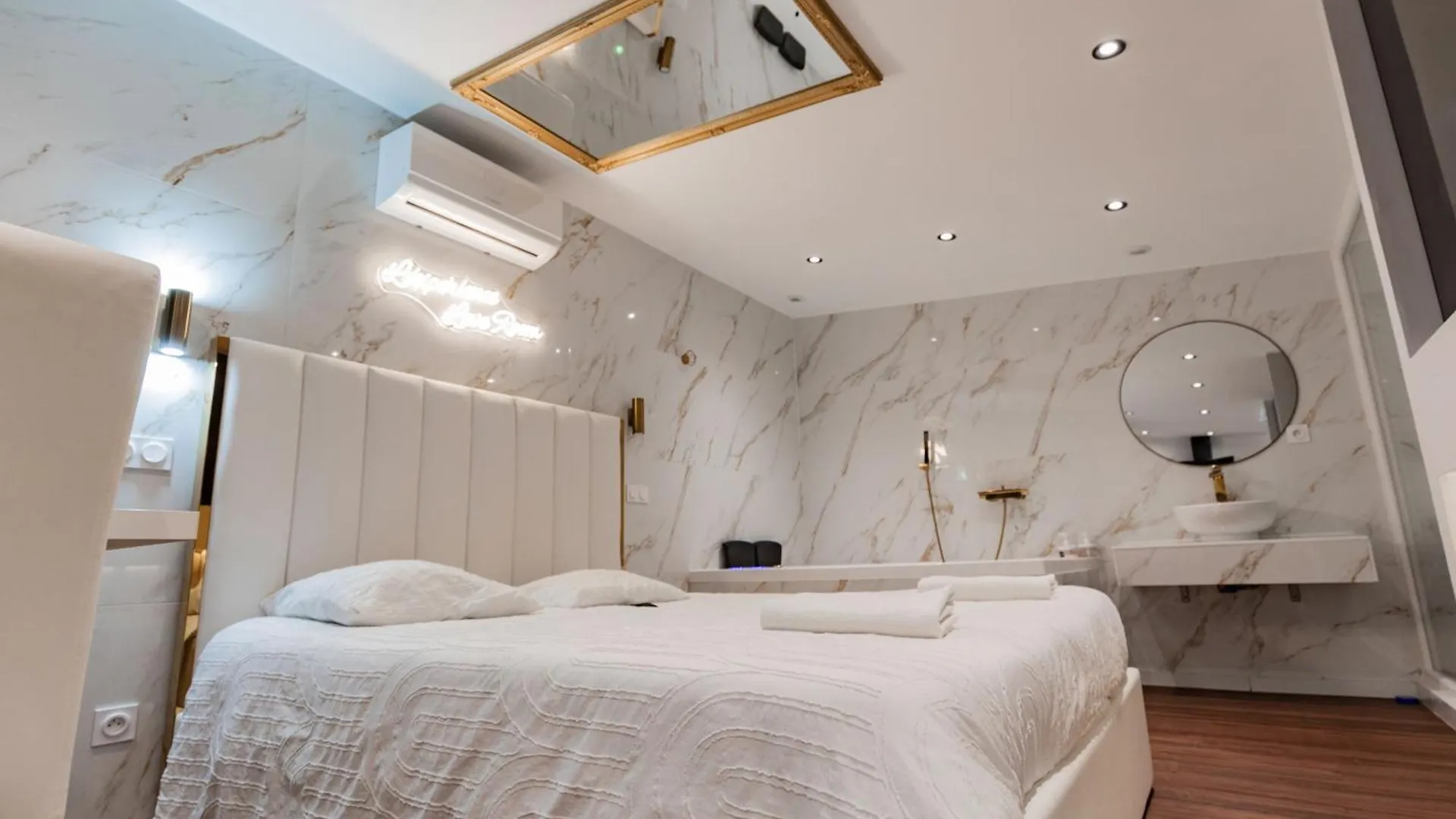 Appartement L'Experience Love Room Saint-Jean-Bonnefonds Frankrijk