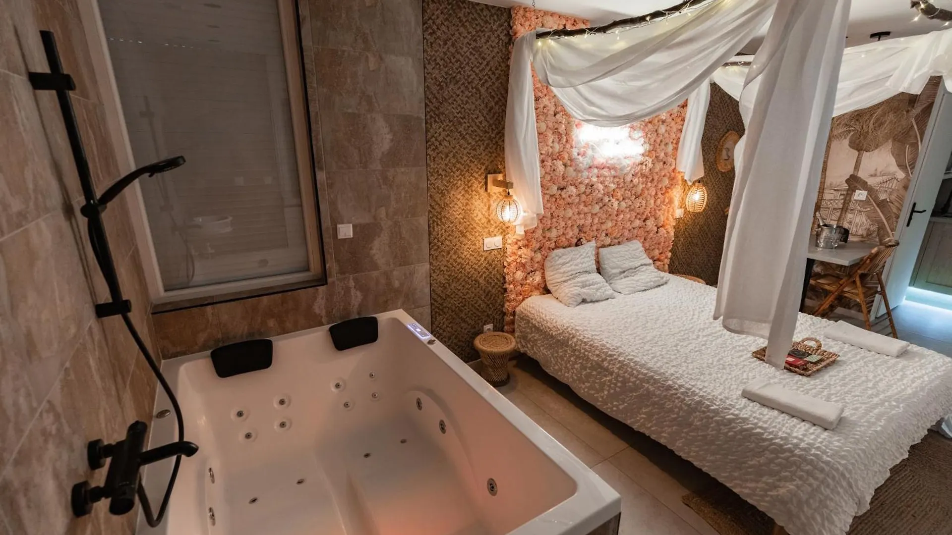 Appartement L'Experience Love Room Saint-Jean-Bonnefonds