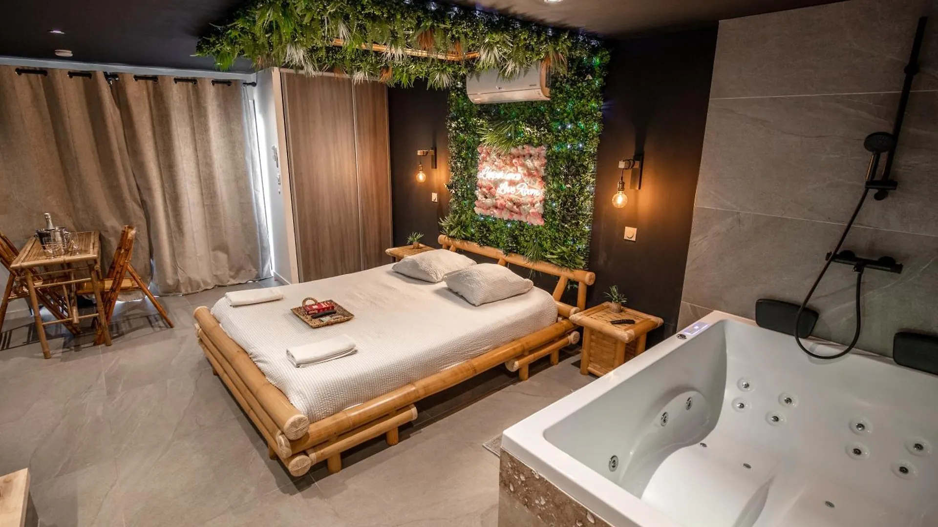 L'Experience Love Room Saint-Jean-Bonnefonds Frankrijk